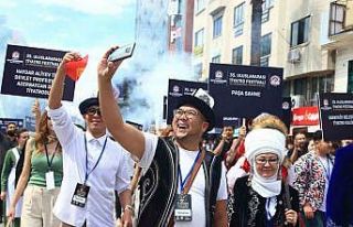 35. Uluslararası Tiyatro Festivali renkli görüntülerle...