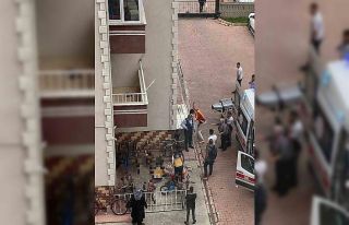 3’üncü kattan düşen şahıs hayatını kaybetti