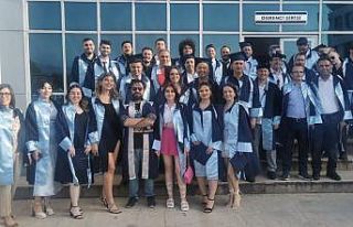 4 yıllık üniversiteyi 2,5 yılda bitirdi, 56 yaşında...