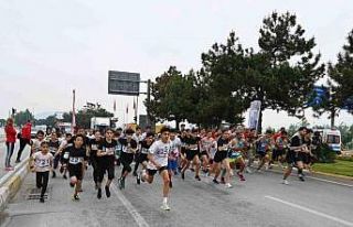 5 kilometrelik Gül koşusunda kıyasıya mücadele