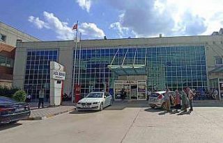 Ablasıyla oynarken başına poşet geçirilen bebek...