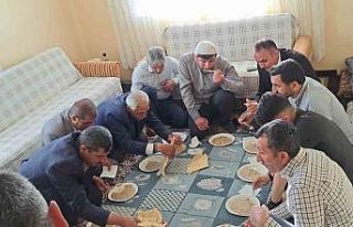 Adilcevaz’da değişmeyen gelenek: Helise yemeği...