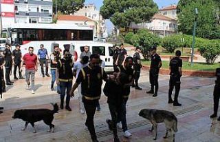 Adliyede bıçaklama olayının şüphelileri adliyeye...