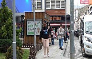 Afrikalı öğrenciler Gümüşhane’de dolmuşta...