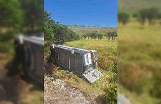 Afyonkarahisar’da yolcu minibüsü devrildi: 7 yaralı