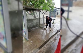 Ağrı’da cadde ve duraklar yıkandı