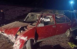 Ağrı’da otomobil şarampole devrildi: 3 yaralı