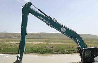 Ahlat’ta sulama kanalları temizleniyor