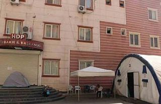 Ailelerin evlat nöbeti kararlılıkla devam ediyor