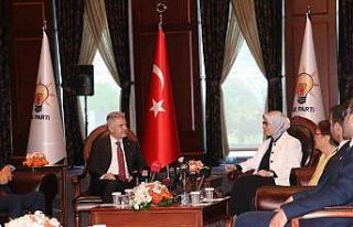 AK Parti heyeti, CHP heyeti ile bayramlaştı