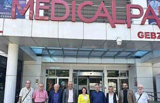 AK Partili belediye başkanları Elmas’ı hastanede...