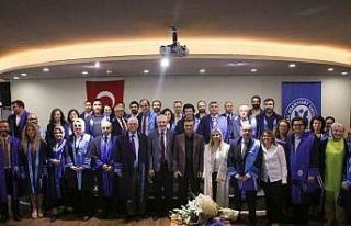 Akademiye katkı sağlayan öğretim üyeleri ödüllendirildi