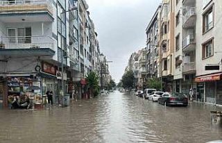 Akhisar’da hastaneyi sel suları bastı, hastalar...
