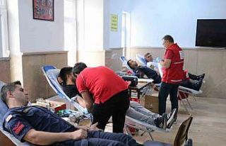 Aksaray’da jandarmadan Kızılay’a kan bağışı