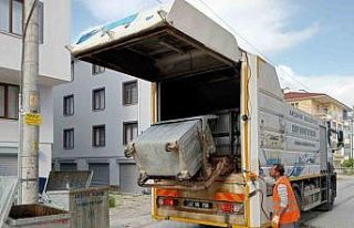 Akşehir’de çöp konteynerleri yerinde yıkanarak...