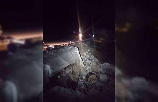 Akseki’de kamyon devrildi: 1 ölü, 1 yaralı