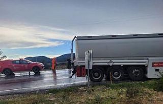 Akseki’de tırla kamyon çarpıştı: 1 yaralı