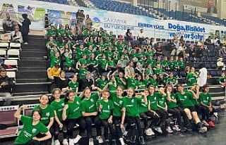 Alaağaç Spor voleybol şenliğinde esti geçti