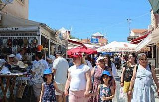 Alaçatı sokakları dolup taştı