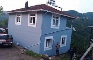 Alaplı’da eve yıldırım düştü tüm elektrik...