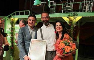 Aliağa Belediye Tiyatrosu oyuncularından muhteşem...