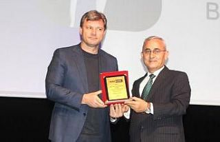 Alim Işık’a ’Yılın belediye başkanı’ ödülü