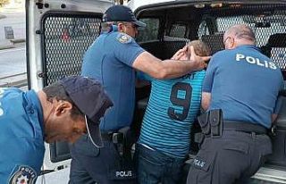 Alkol alıp ortalığı birbirine kattı, polise mukavemette...