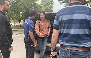 Alkollü şahıs polis ekiplerine küfrederek zorluk...