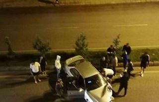 Alkollü sürücü park halindeki otomobile çarpıp...