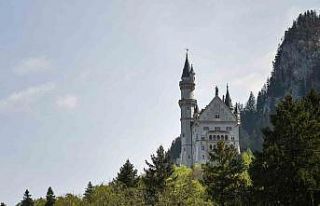 Almanya’da iki turist kadın 50 metrelik uçurumdan...