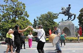 Almanya’dan gelen gurbetçiler davul-zurna eşliğinde...