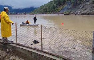 Amasya’da ekipler selde kaybolan Zilal Şahin’i...