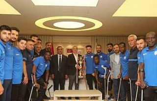 Amputede Şahinbey’e çifte kupa