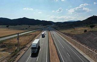 Ankara-Nallıhan bölünmüş kara yolunun bir kısmı...