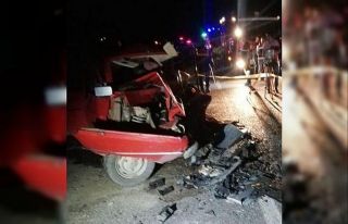 Ankara’da iki otomobil kafa kafaya çarpıştı:...