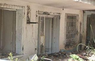 Ankara’da istinat duvarı gecekondu üzerine çöktü,...