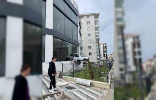 Ankara’da tuhaf trafik kazası, kaldırımdan seken...