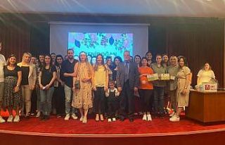 Anne adaylarına doğum ve bebek bakımı anlatıldı