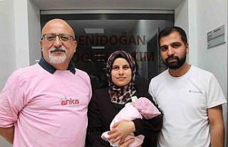 Anne karnında kalbi duran bebek yeniden yaşama döndü