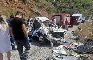 Antalya’da feci kaza: 2 ölü, 1’i ağır 3 yaralı
