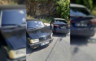 Antalya’da iki otomobil çarpıştı: 1 yaralı