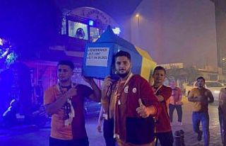 Antalya’da sarı-kırmızılı taraftarlar Fenerbahçe’nin...