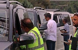 Antalya’da turist taşıyan araçlara ’sıkı’...