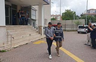 Aranan şahıslara 40 ekip ve 106 personelle eş zamanlı...