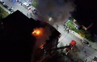 Arnavutköy’de alev alev yanan çatı katı havadan...