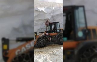 Artvin’de yayla yolları kar tüneli kazılarak...