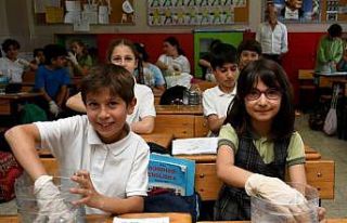 Atık kağıtlarla tohum bombası yaptılar