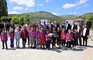 Atık pil toplama yarışmasında şampiyon olan okullar...