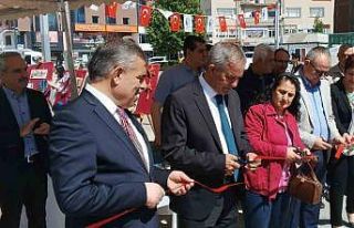 Atık ürünleri toplayıp sergi açtılar