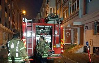 Avcılar’da 4 katlı binada çıkan yangın paniğe...